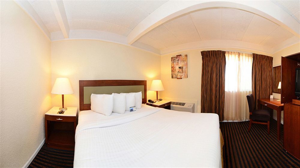 Lexington Inn & Suites-Elgin Extérieur photo