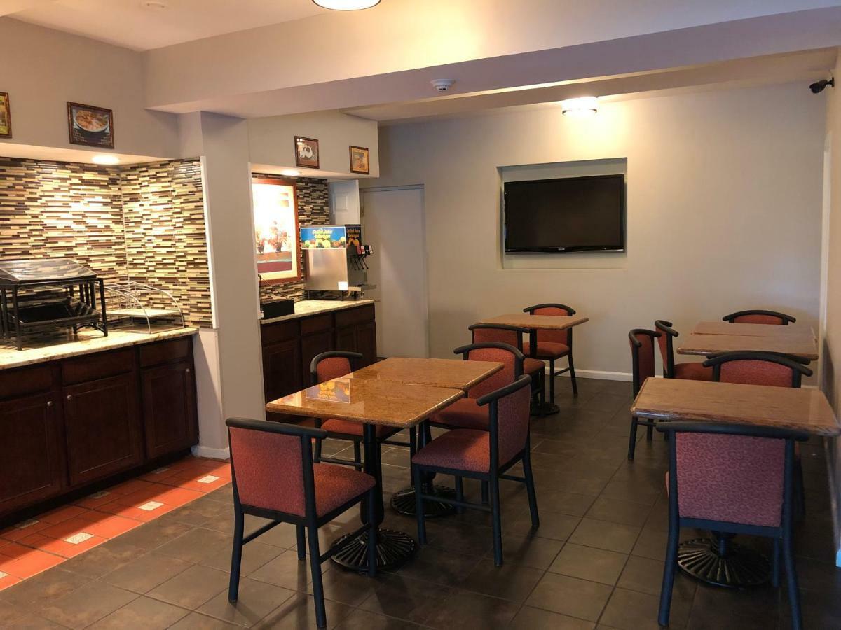 Lexington Inn & Suites-Elgin Extérieur photo